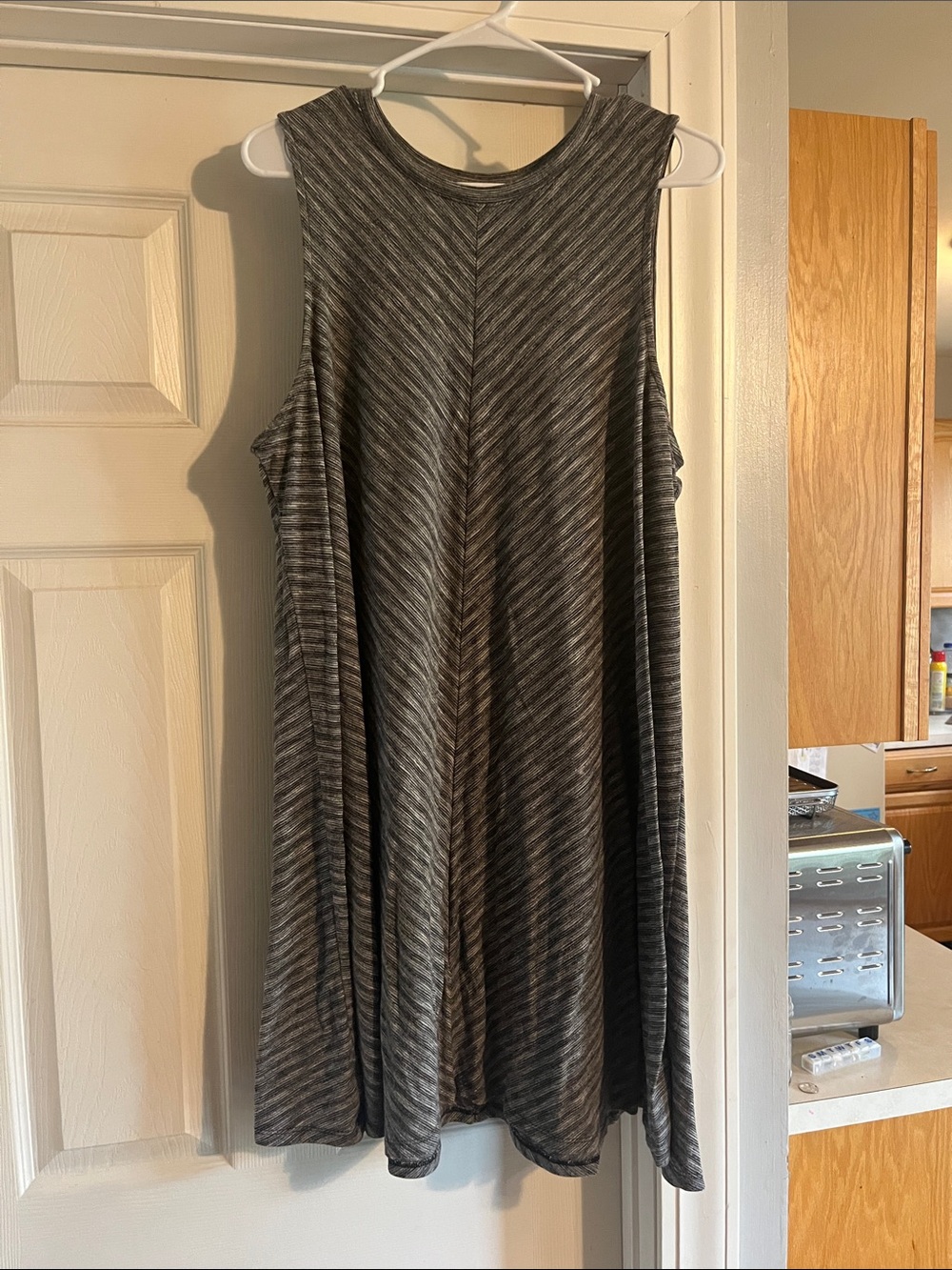 Sonoma Sleeveless Chevron-Stripe Swing Dress in Gray